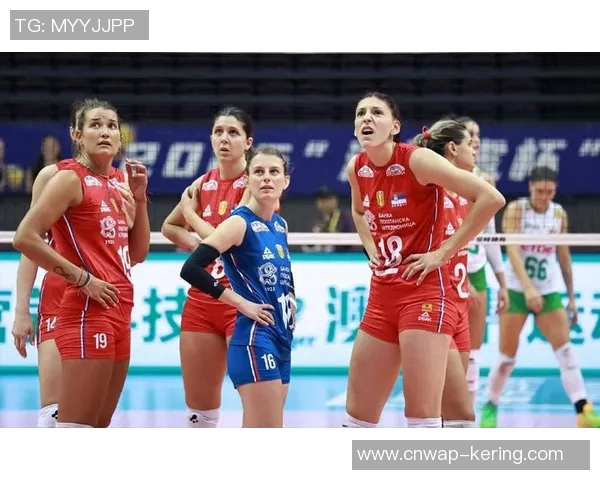 中国女排迎战加拿大队全力争胜展现团队精神与竞技风采