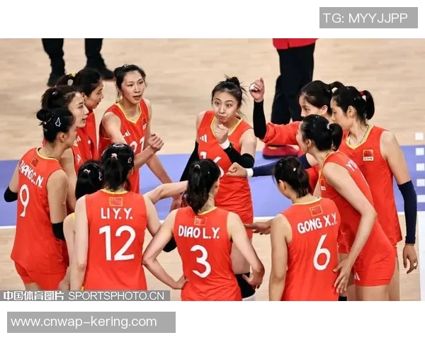 中国女排迎战加拿大队全力争胜展现团队精神与竞技风采